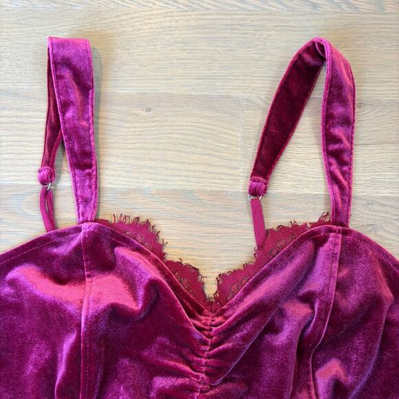 Abercrombie & Fitch Whimsigoth 90's Velvet Cropped Cami Tank Size Medium - Picture 7 of 8